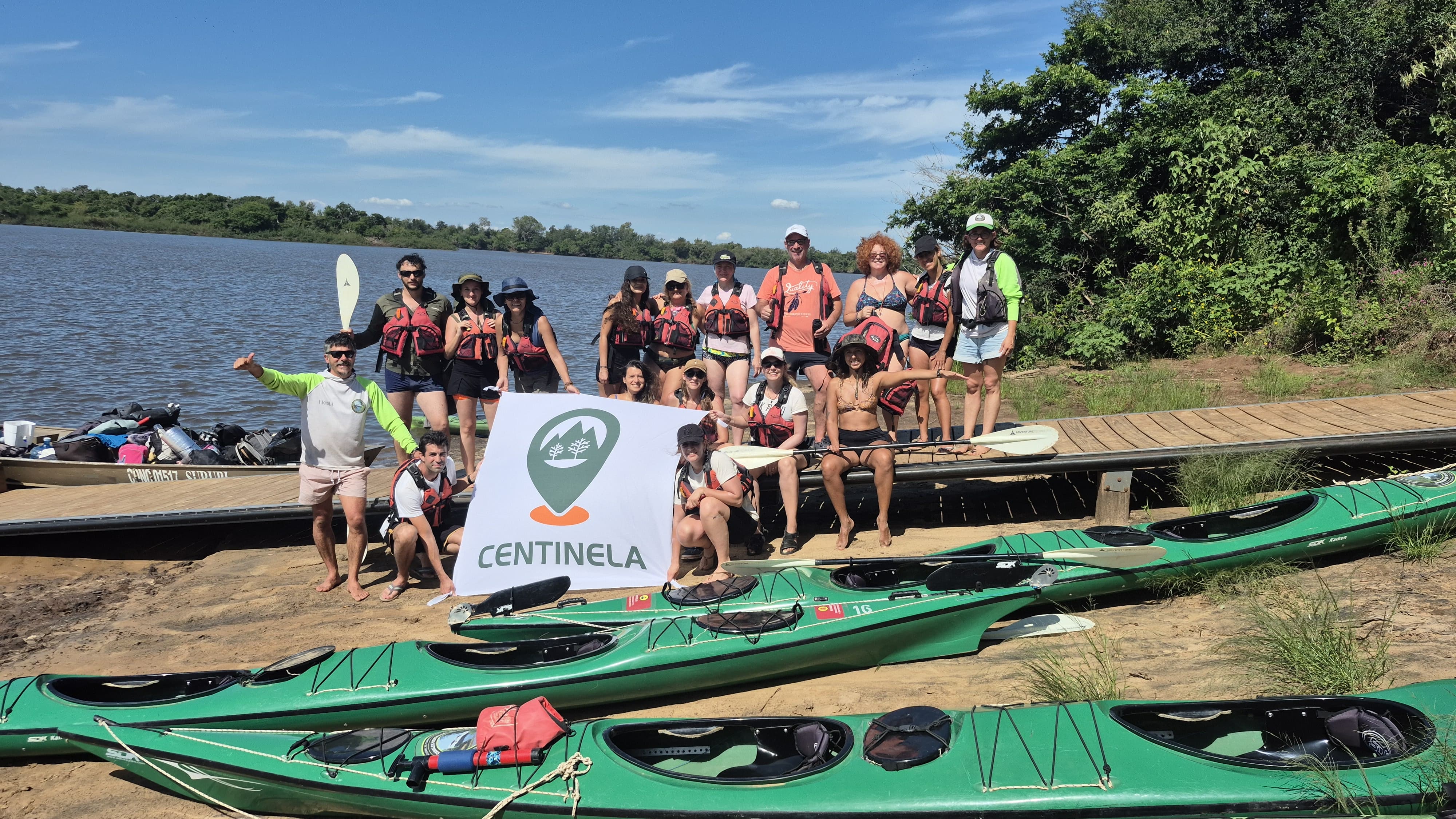 Grupo en travesía por las islas del Río Uruguay
