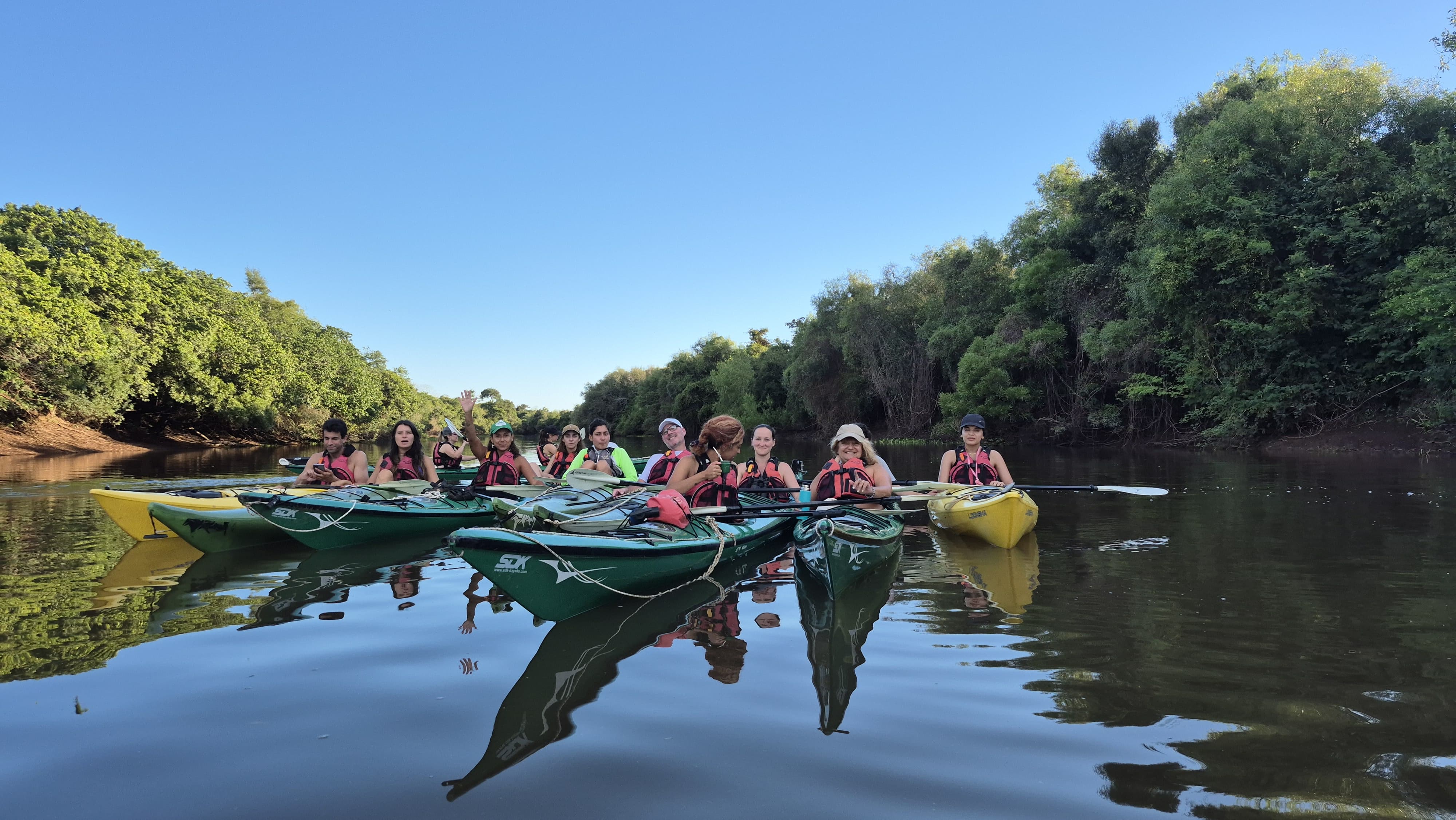 Traves&iacute;a en kayak por los canales del R&iacute;o Uruguay
