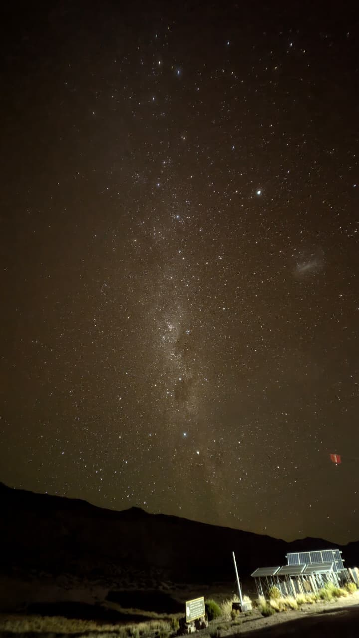 Cielo nocturno y V&iacute;a L&aacute;ctea en la puna de San Juan, Argentina